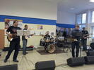 Synthesia Band, zleva: Petr Lupínek (basová kytara), Vojtěch Pilař (akustická kytara), Luboš Kopecký (bicí), Jaroslav Kraus (kytara, zpěv) a Petr Karas (sólová kytara).